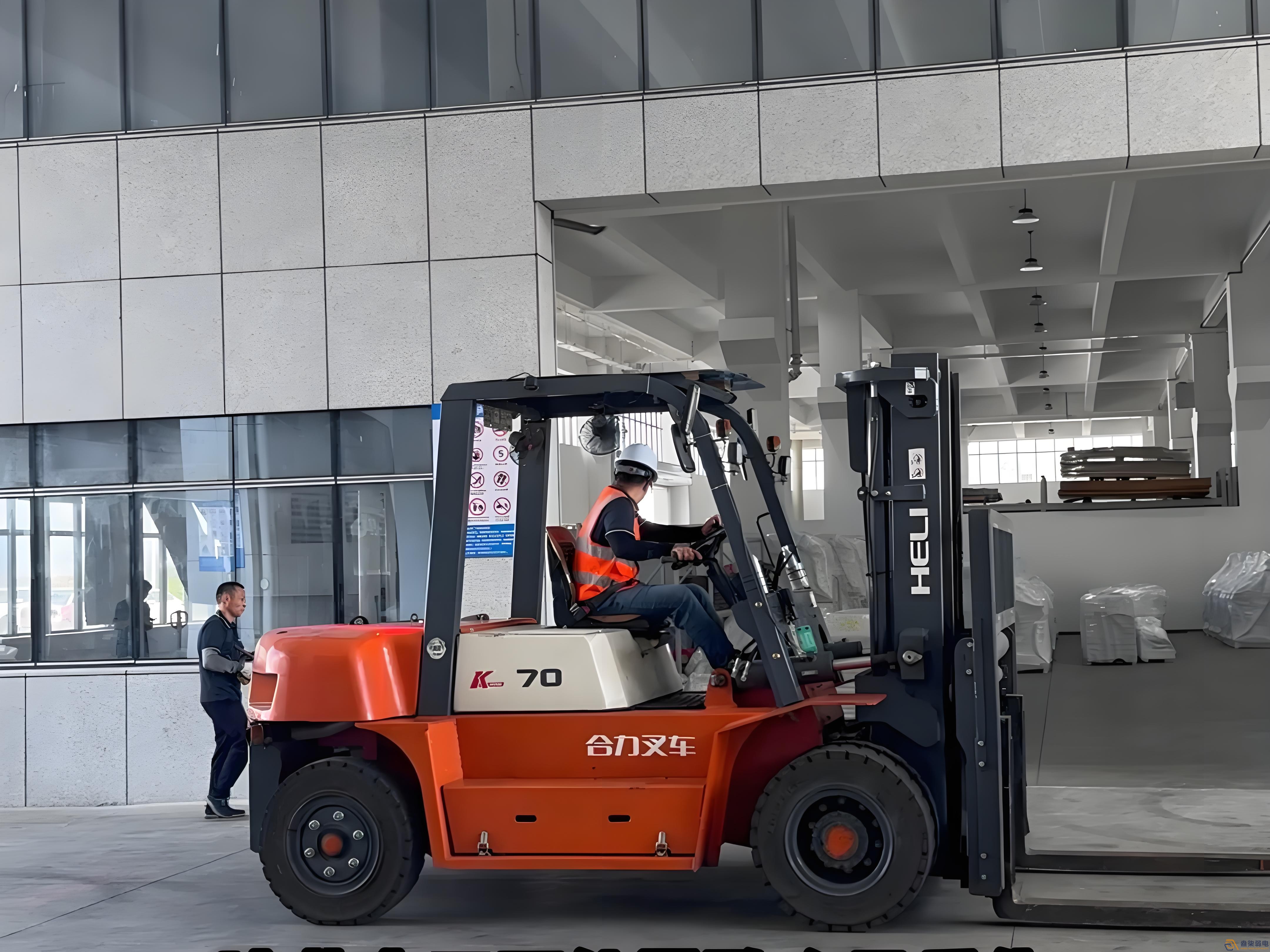 工廠叉車(chē)監(jiān)控解決方案